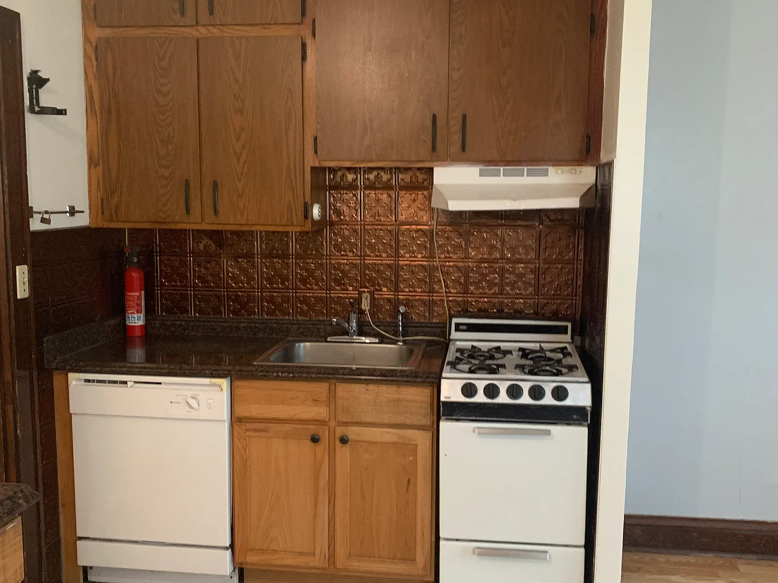 1 bed, $890 — Photo 1