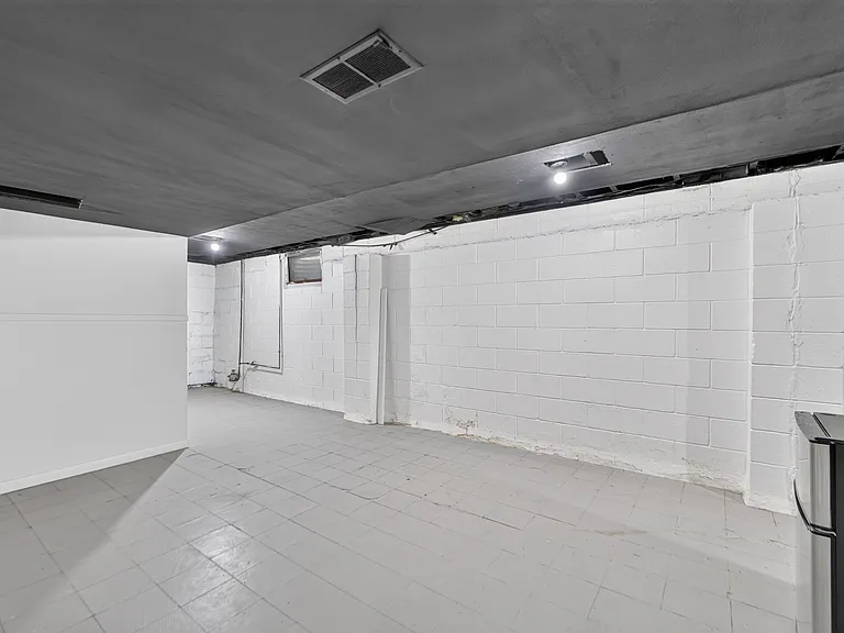 7318 Rosewood St — Photo 38