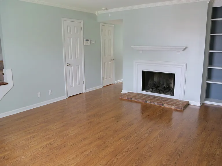5856 Brentwood Trce — Photo 4