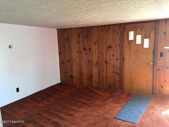 4th image of 218 S Dekrafft Ave