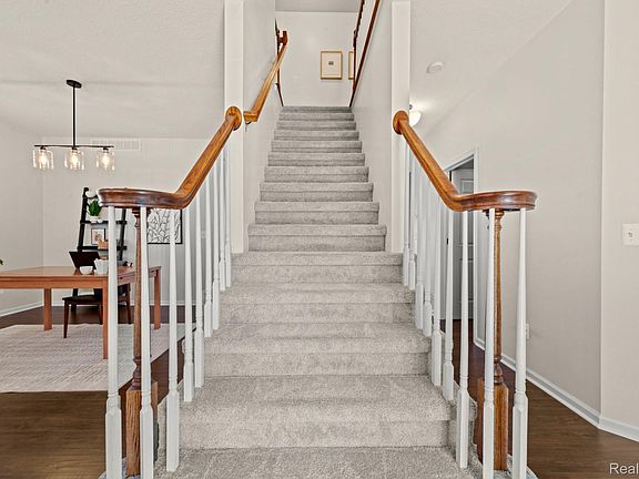 5th image of 23984 Waterview Dr