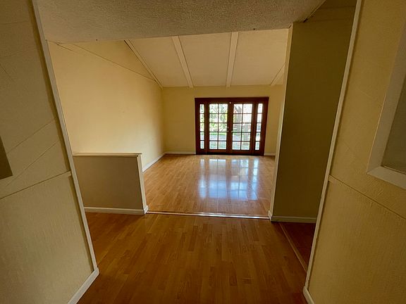 2nd image of 2049 Vista Ln