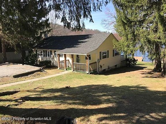 5th image of 216 Carriage Ln