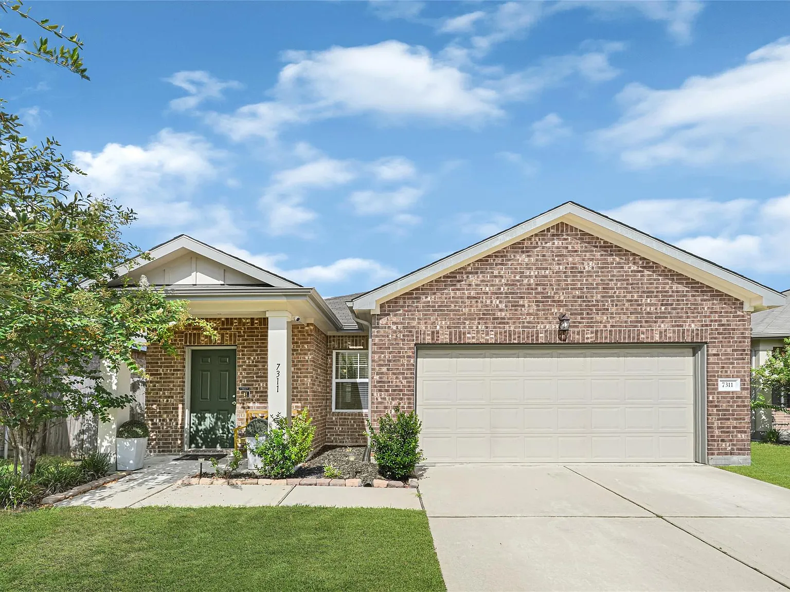 3 bed, 2.0 bath, 1457 sqft, $2,249 — Photo 1