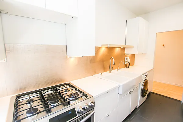 Sold by Remax City Square | media 6