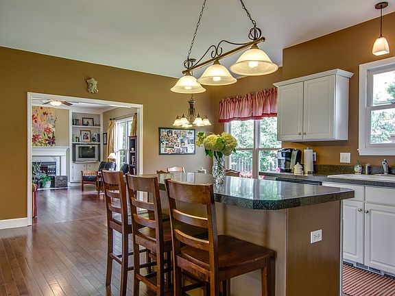 Open kitchen floor plan