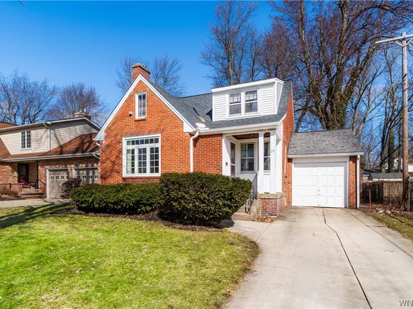 15 Dorchester Rd, Amherst, NY 14226