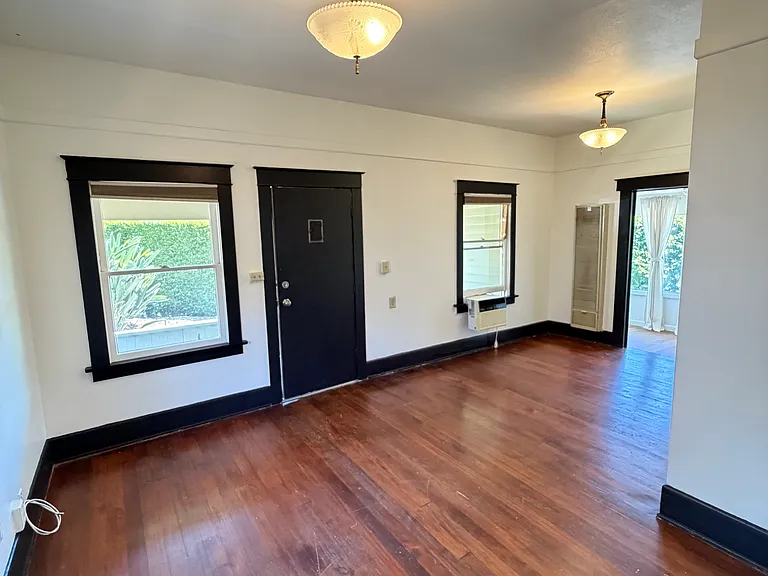 4837 Schuyler Ave — Photo 4