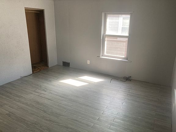 3rd image of 1620 3rd Ave