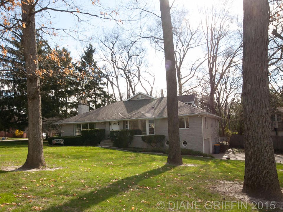 1st image of 810 Cambridge Dr SE