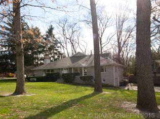 810 Cambridge Dr SE, East Grand Rapids, MI 49506