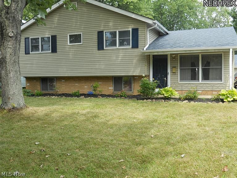 1st image of 716 Thornwood St