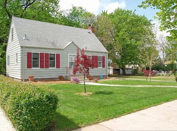 3rd image of 909 Allen Ave