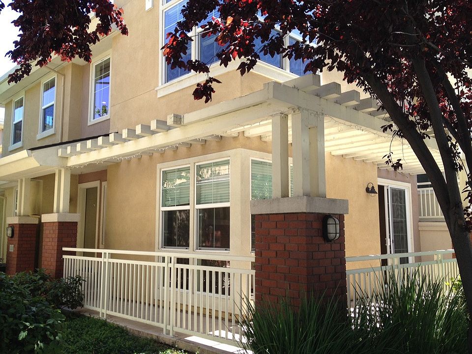 1st image of 555 Mariani Ln