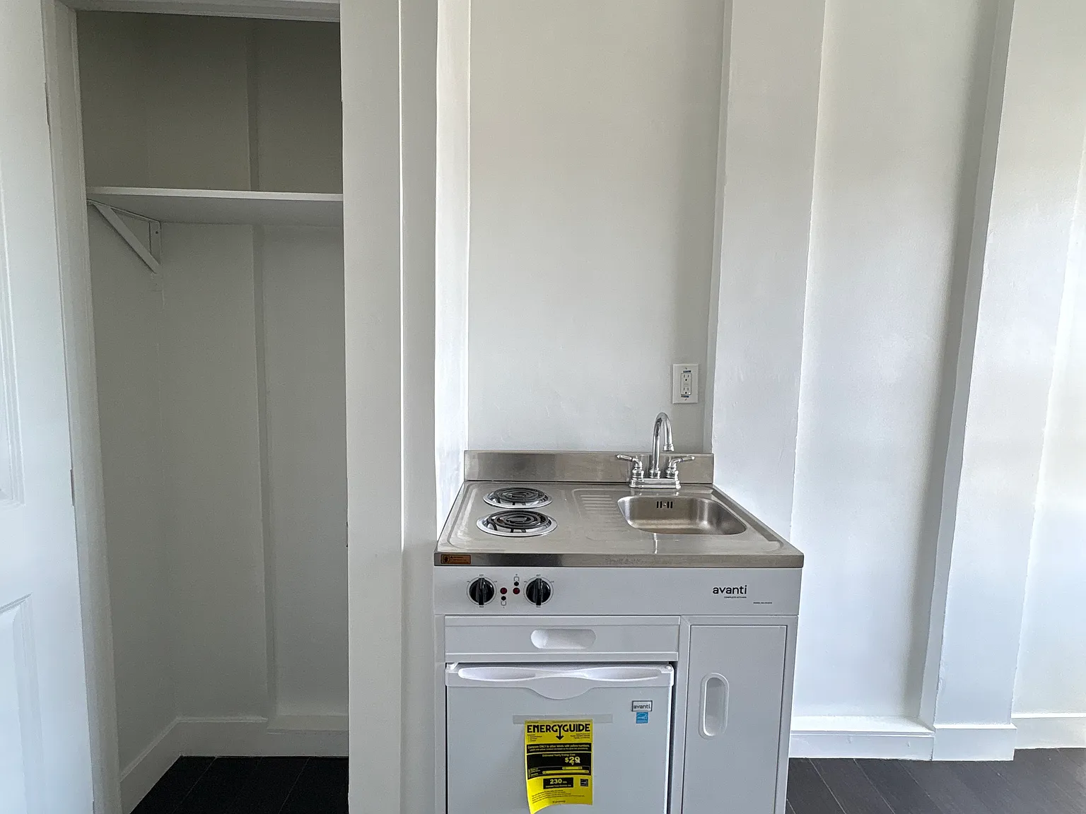 Studio, $800 — Photo 3