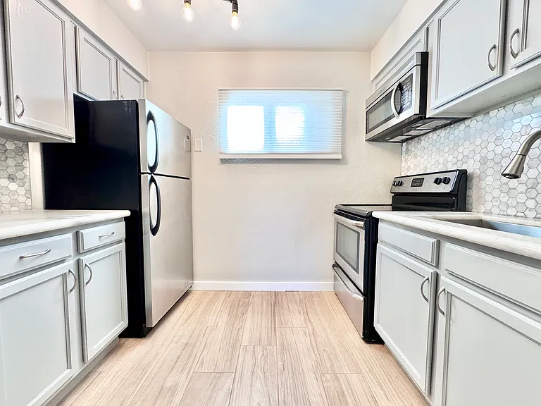 45 Lexington — Photo 12