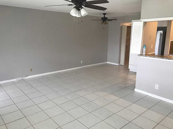 2nd image of 287 Farnham Cres #287-L