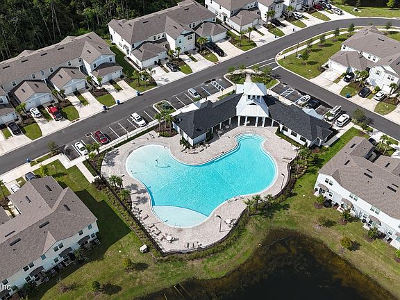 3rd image of 32 VERO Drive