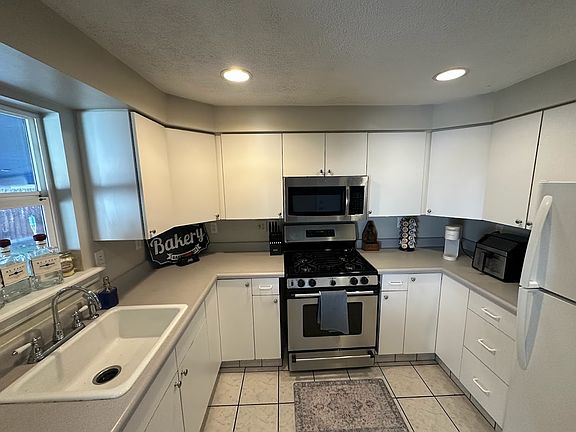 5th image of 10 Sherman Ct