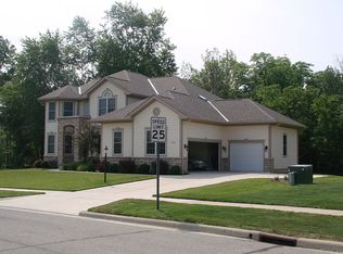 8567 Pond View Ln, Powell, OH 43065