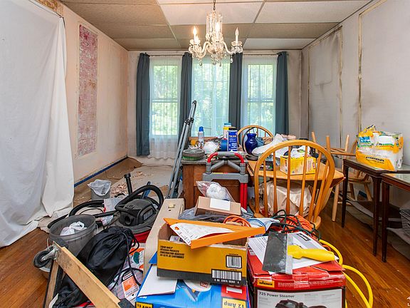 4th image of 4392 Pacific St