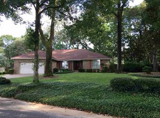 1450 Kingslake Dr, Cantonment, FL 32533