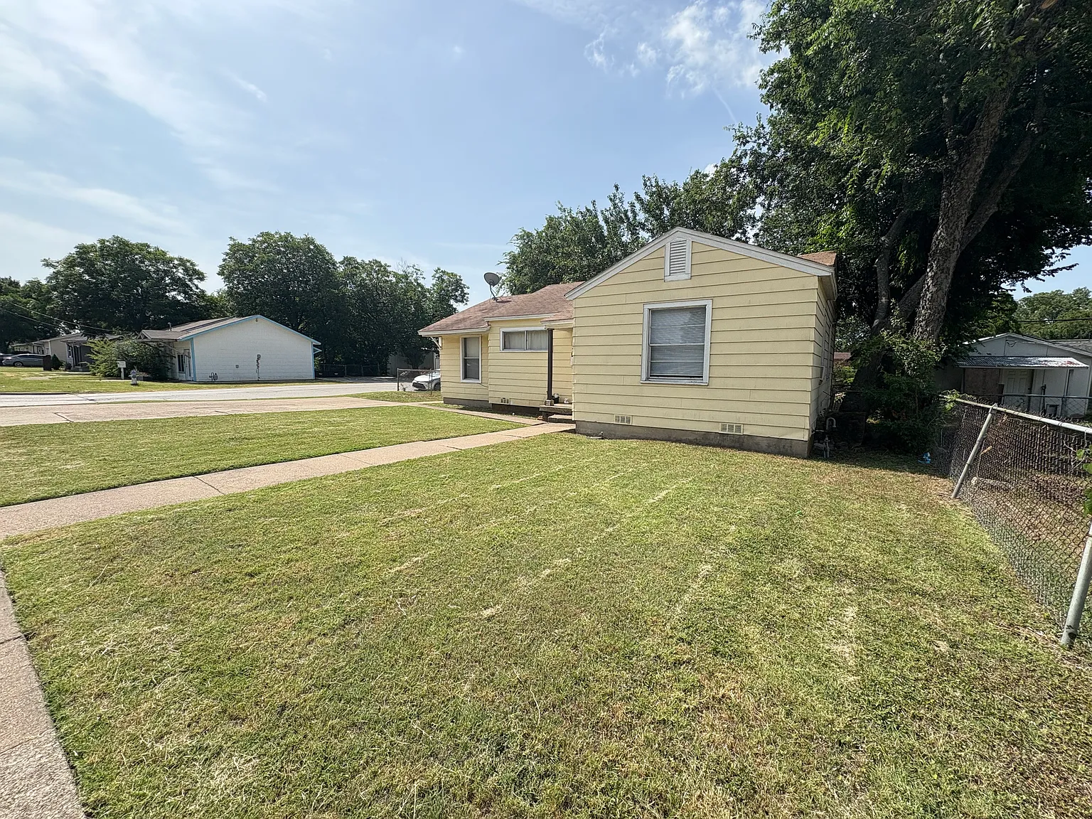202 W Wheatland Rd — Photo 3