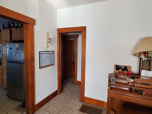 5th image of 229 N Logan Ave