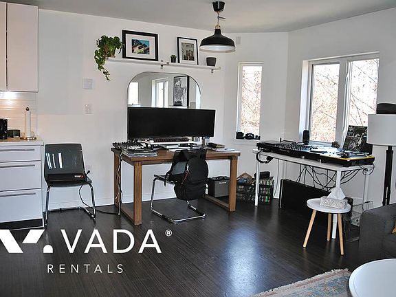 4th image of 370 Carrall St #403