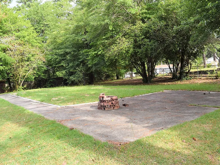 2105 Hobson Ct — Photo 7