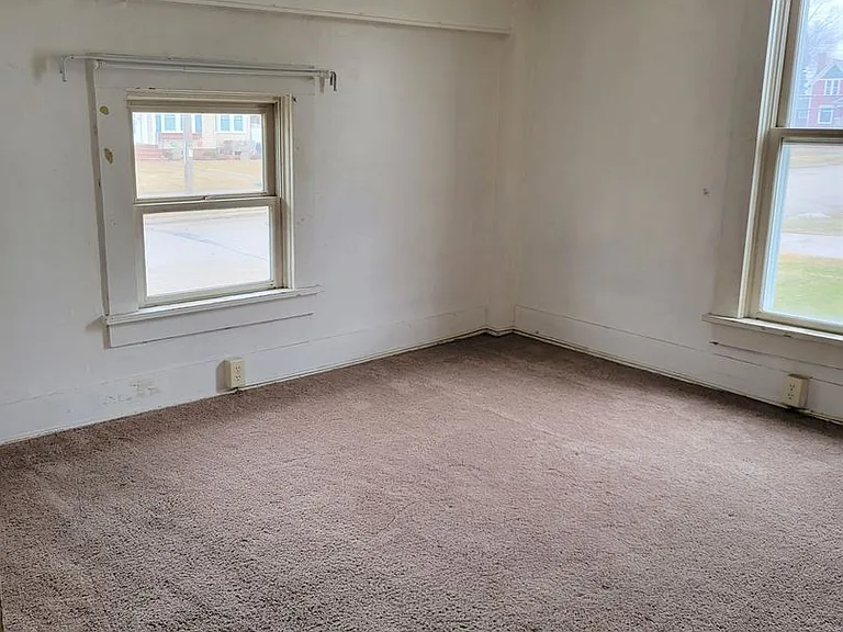 533 W Kinne St — Photo 15