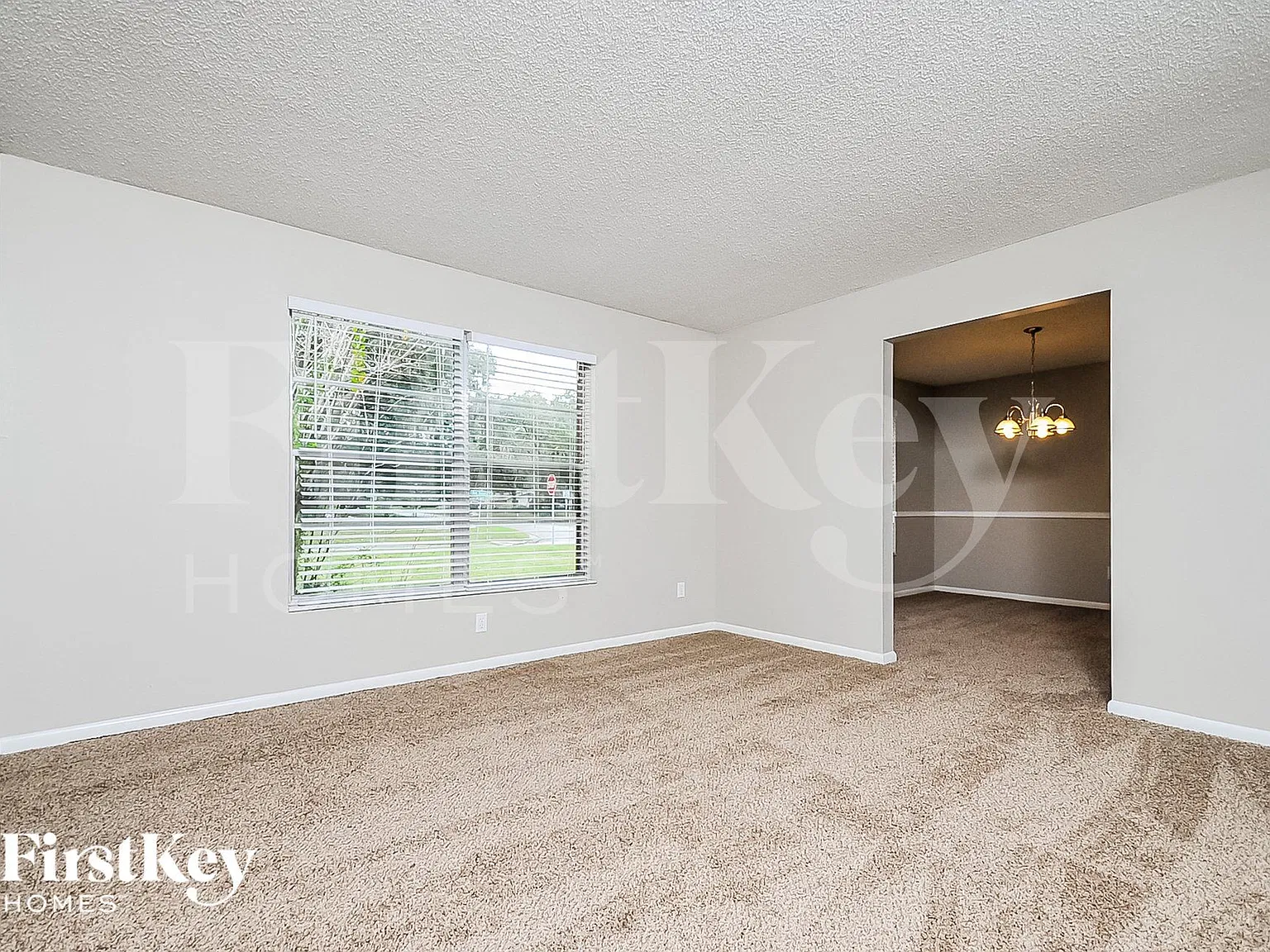 4 bed, 2.0 bath, 1927 sqft, $2,700 — Photo 2