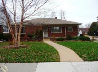 15621 Charles R Ave, Eastpointe, MI 48021