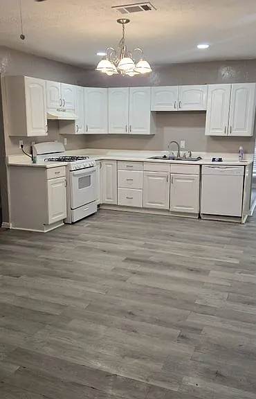 324 Clary Dr — Photo 14