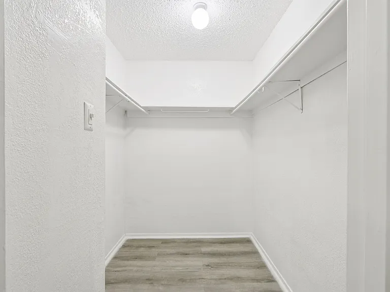 B1 - 2BD, 2BA - 920SF - Hallway Closet