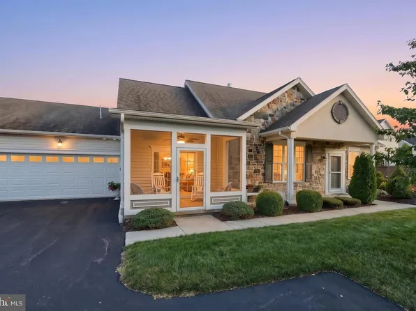 102 S Alpine Dr #25C, York, PA 17408