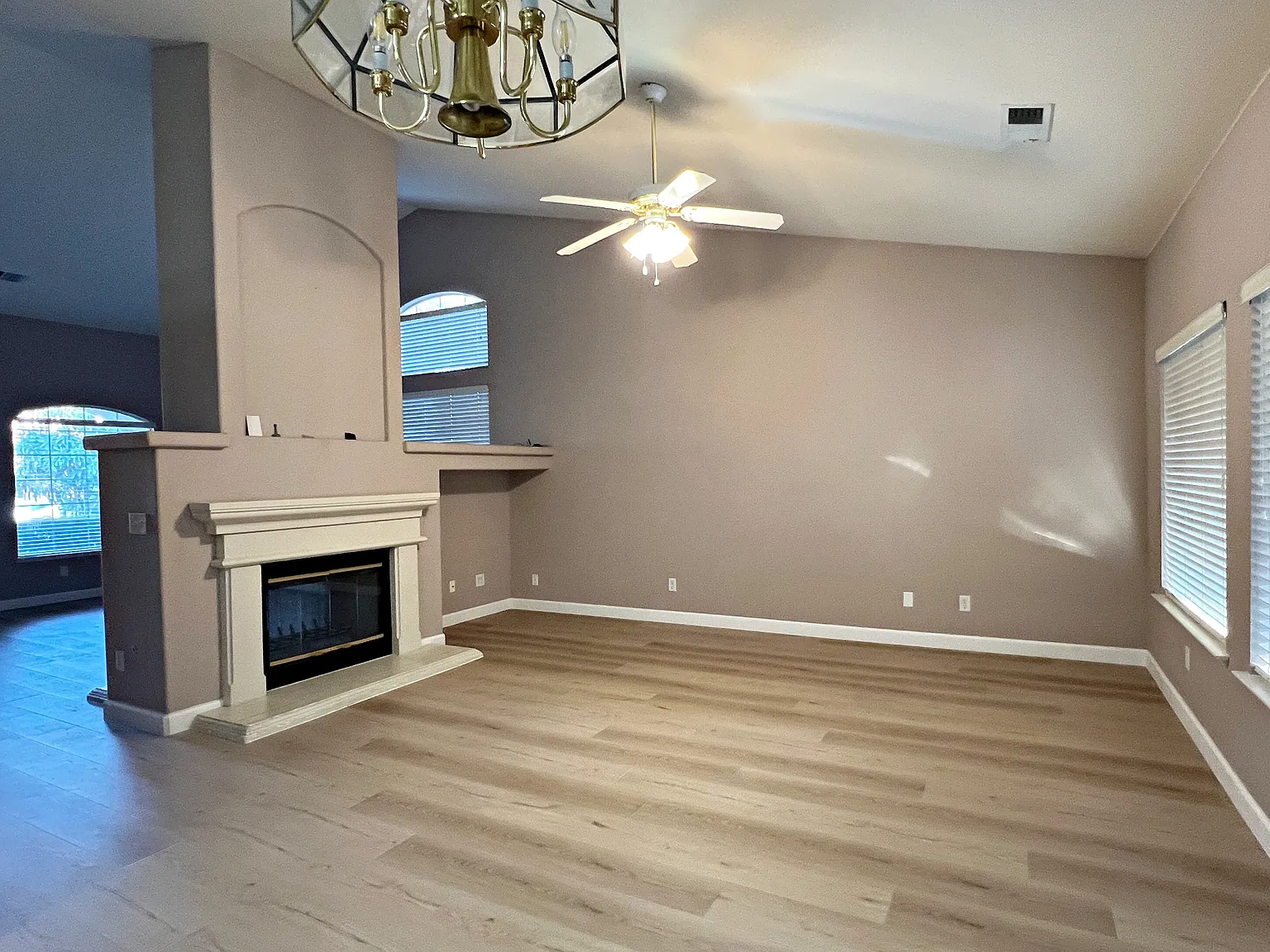 4 bed, 1953 sqft, $2,500 — Photo 2