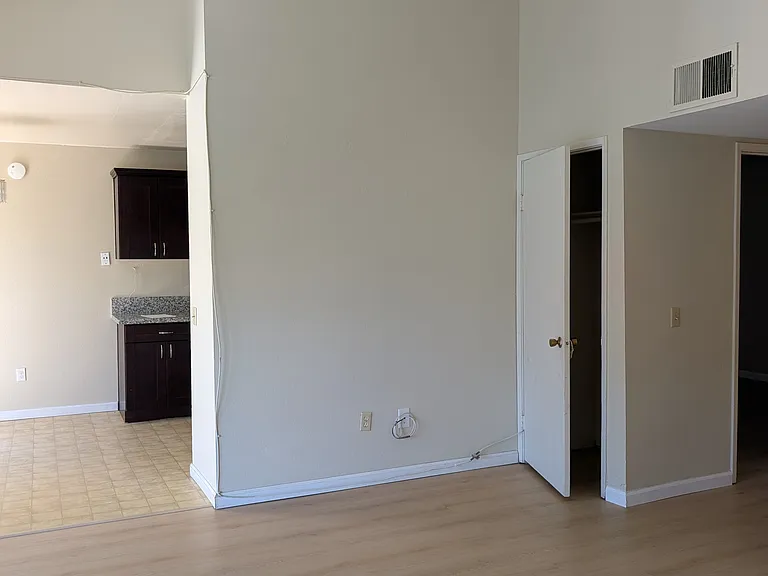 1817 E Grand Ave #38 — Photo 5