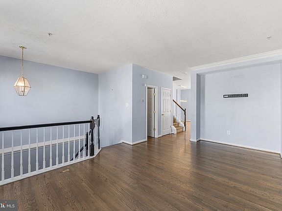 3rd image of 9723 Luguna Rd