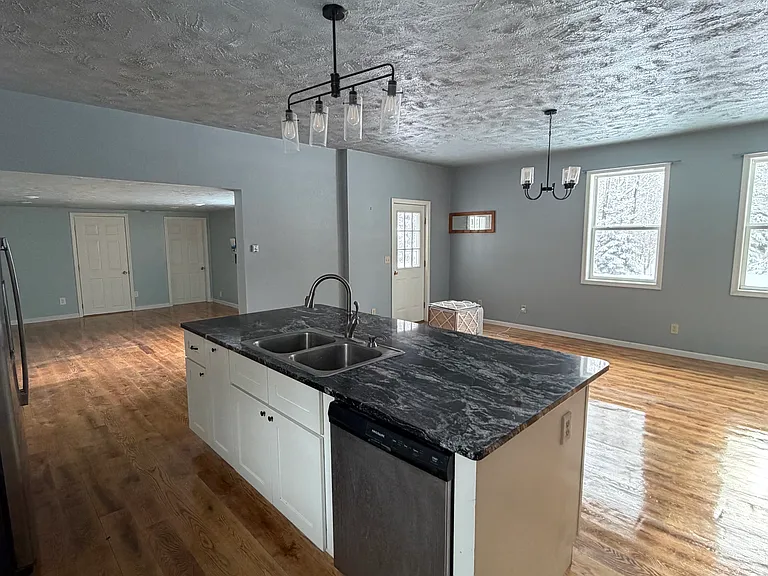 2824 E Three Mile Rd — Photo 9