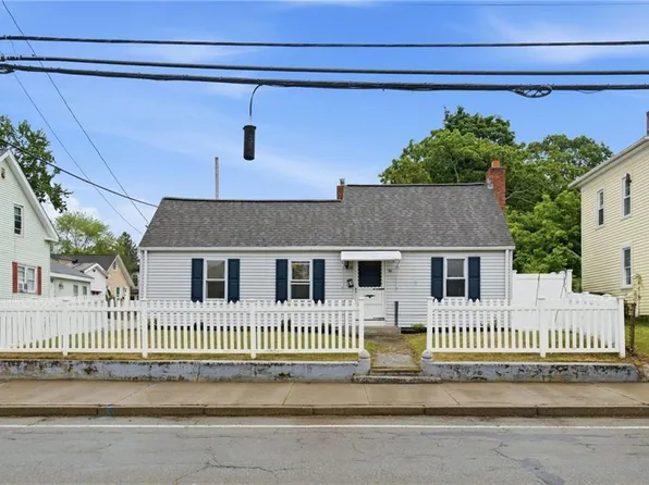 61 W Warwick Ave, West Warwick, RI 02893