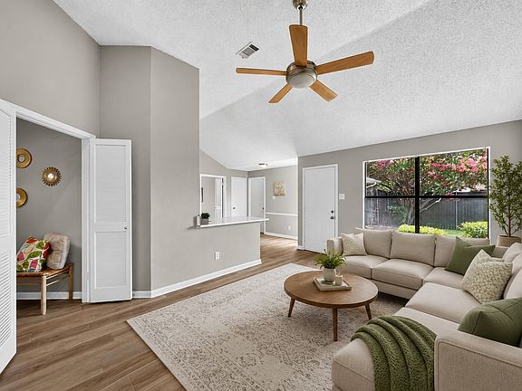 2nd image of 1412 Clover Dr