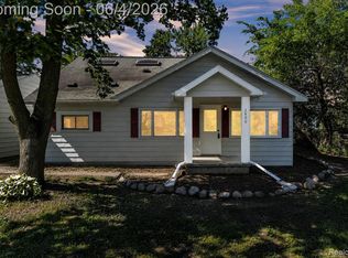 2890 Beland Ave, Keego Harbor, MI 48320