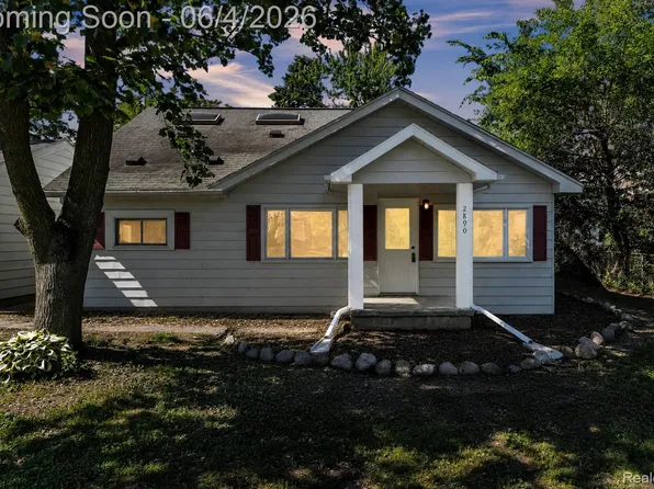2890 Beland Ave, Keego Harbor, MI 48320