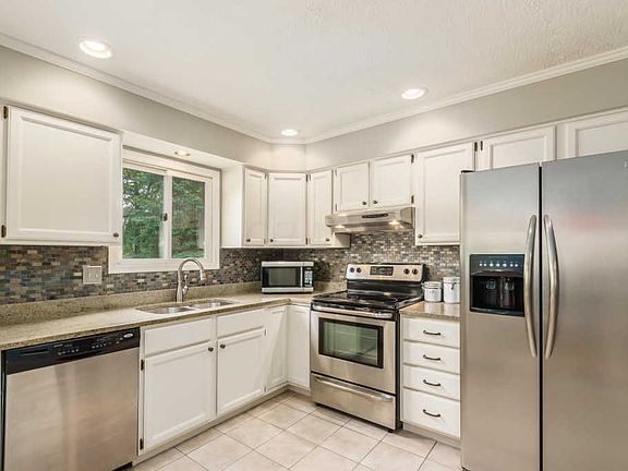 2nd image of 7619 Worsley Pl