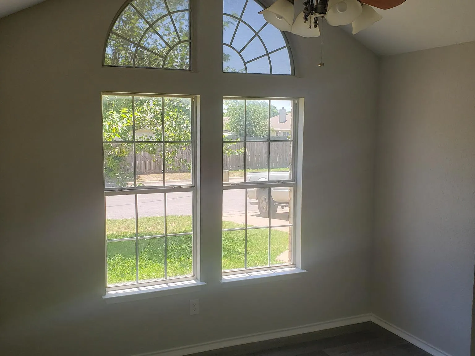 3 bed, 1347 sqft, $1,695 — Photo 3