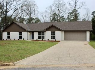 1809 Deer Lake Ct, Northport, AL 35473