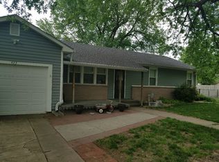 423 S 1st St, Lindsborg, KS 67456