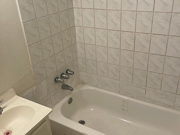 5th image of 13531 1/4 Cerise Ave