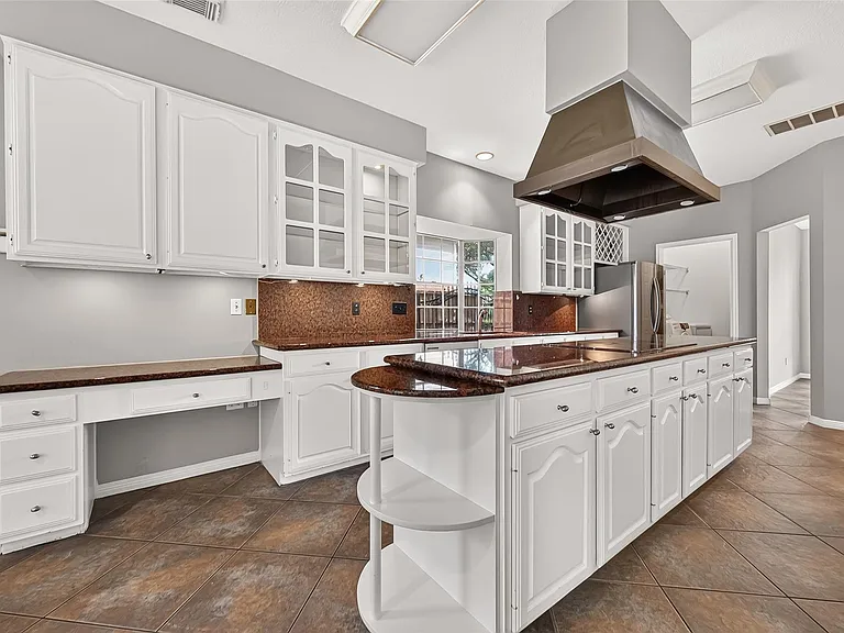 2106 Avenida La Quinta St — Photo 16